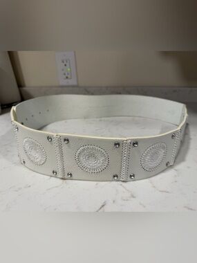 GUESS White Leather Studded Embroidered Wide Belt M NWOT